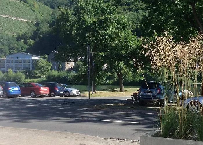 Yachthafen, Nikolausufer 40 Apartment